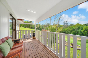Pet friendly cozy cabin, Woombye